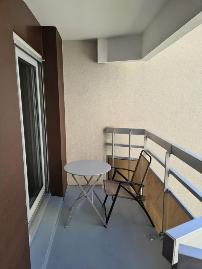 Chambre De 11 M2 Avec Balcon Paris Exterior photo
